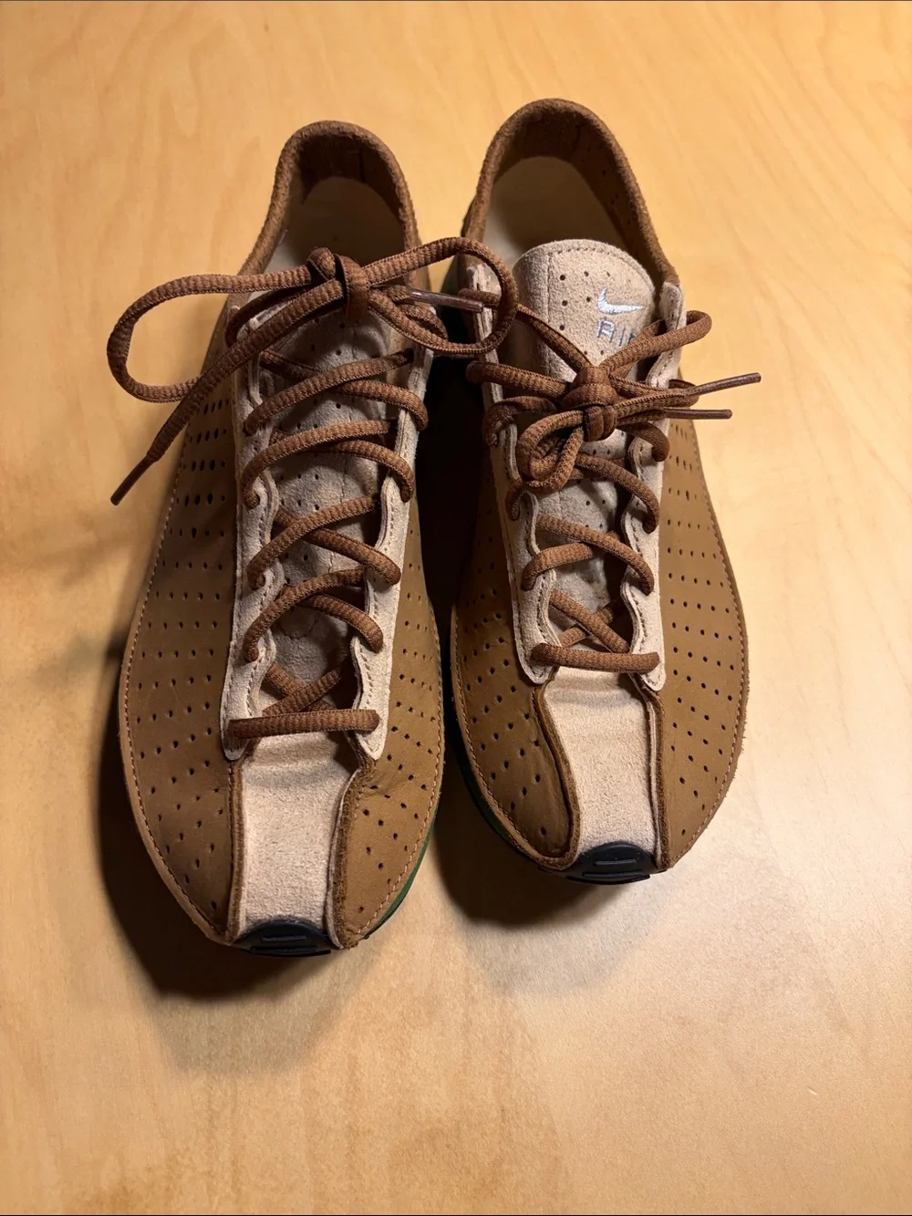 Nike Women’s air super fly Brown, Green & Red Athletic Shoe - Picture 6 of 7